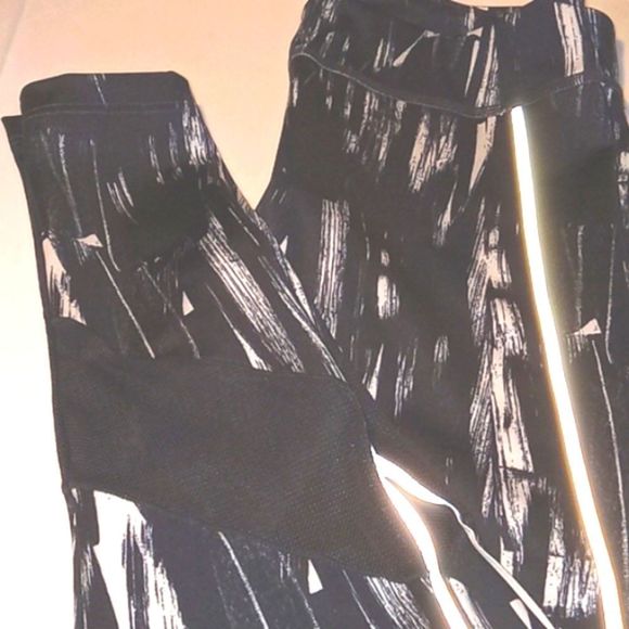 USAPRO BLACK AND WHITE LEGGINGS WITH MESH BOTTOM/AND GLOW IN THE DARK STRIPES - Picture 2 of 4